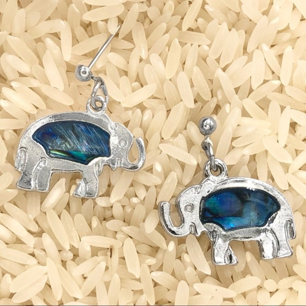 🍀 Abalone Shell Elephant Earrings